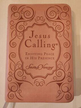 Jesus Calling Daily Devotional🤍